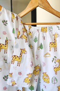 Giraffe Dreams Mul Kurta Pyjama Set Girls / Boys - De - Nap.in - Nightwear