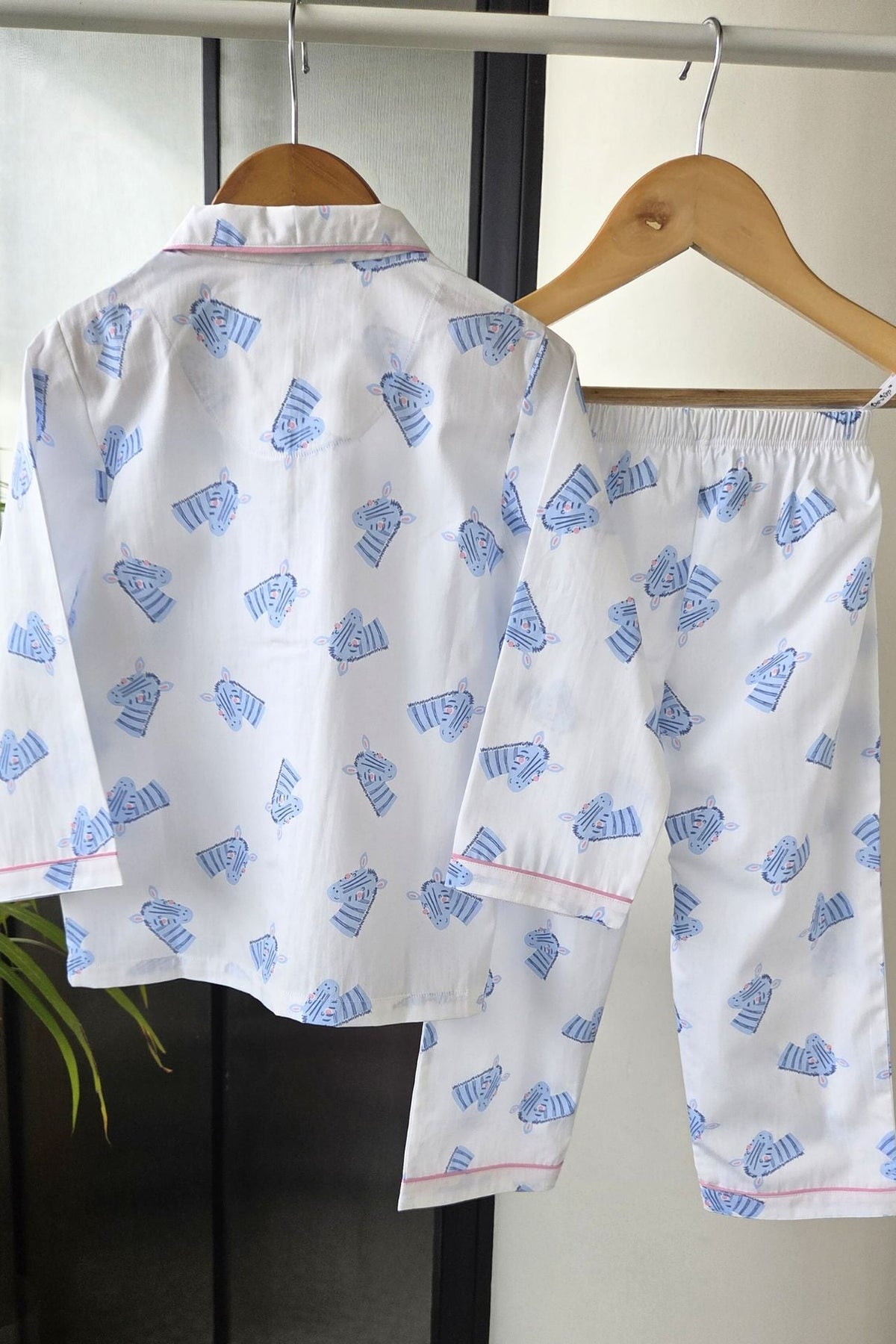 Zebra Zing White Pyjama Set - De - Nap.in - Nightwear