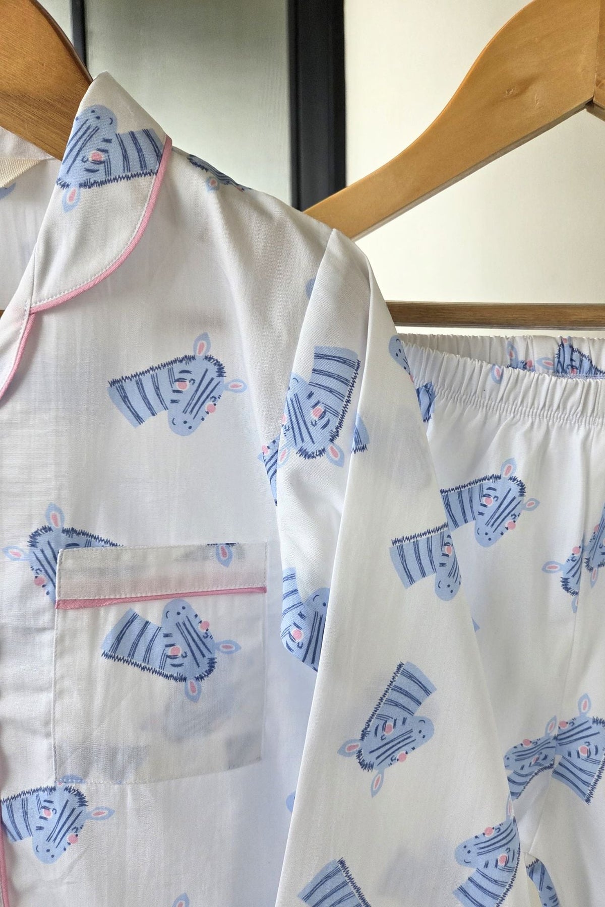 Zebra Zing White Pyjama Set - De - Nap.in - Nightwear